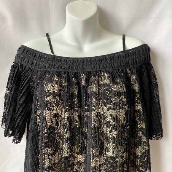 It Girl Off The Shoulder Lace Top Women XL Black Floral Mesh‎ Whimsigoth Witchy - Picture 3 of 11